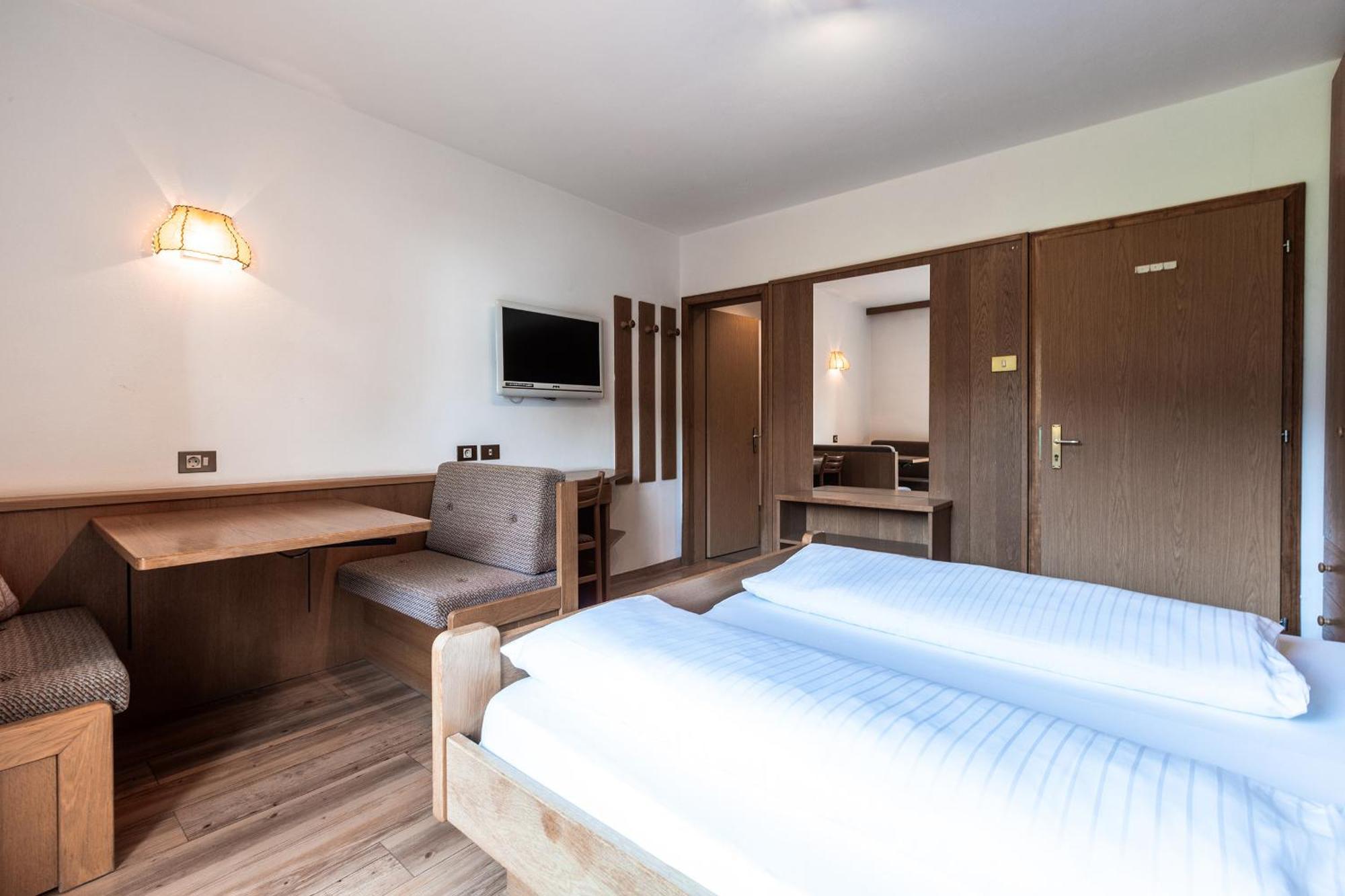 מלטינה Hotel Zum Loewen - Al Leone מראה חיצוני תמונה