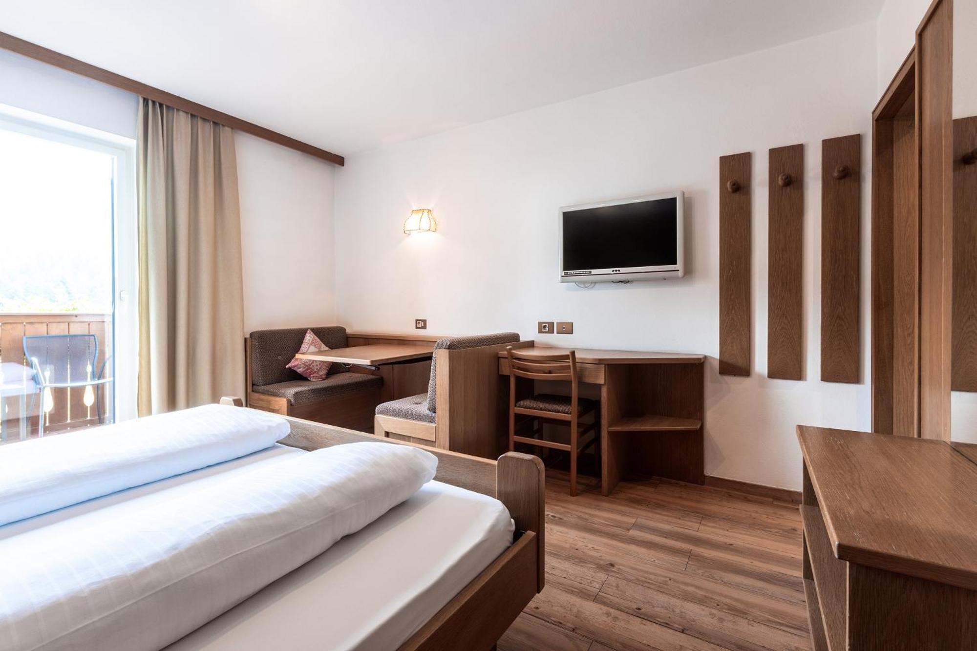 מלטינה Hotel Zum Loewen - Al Leone מראה חיצוני תמונה