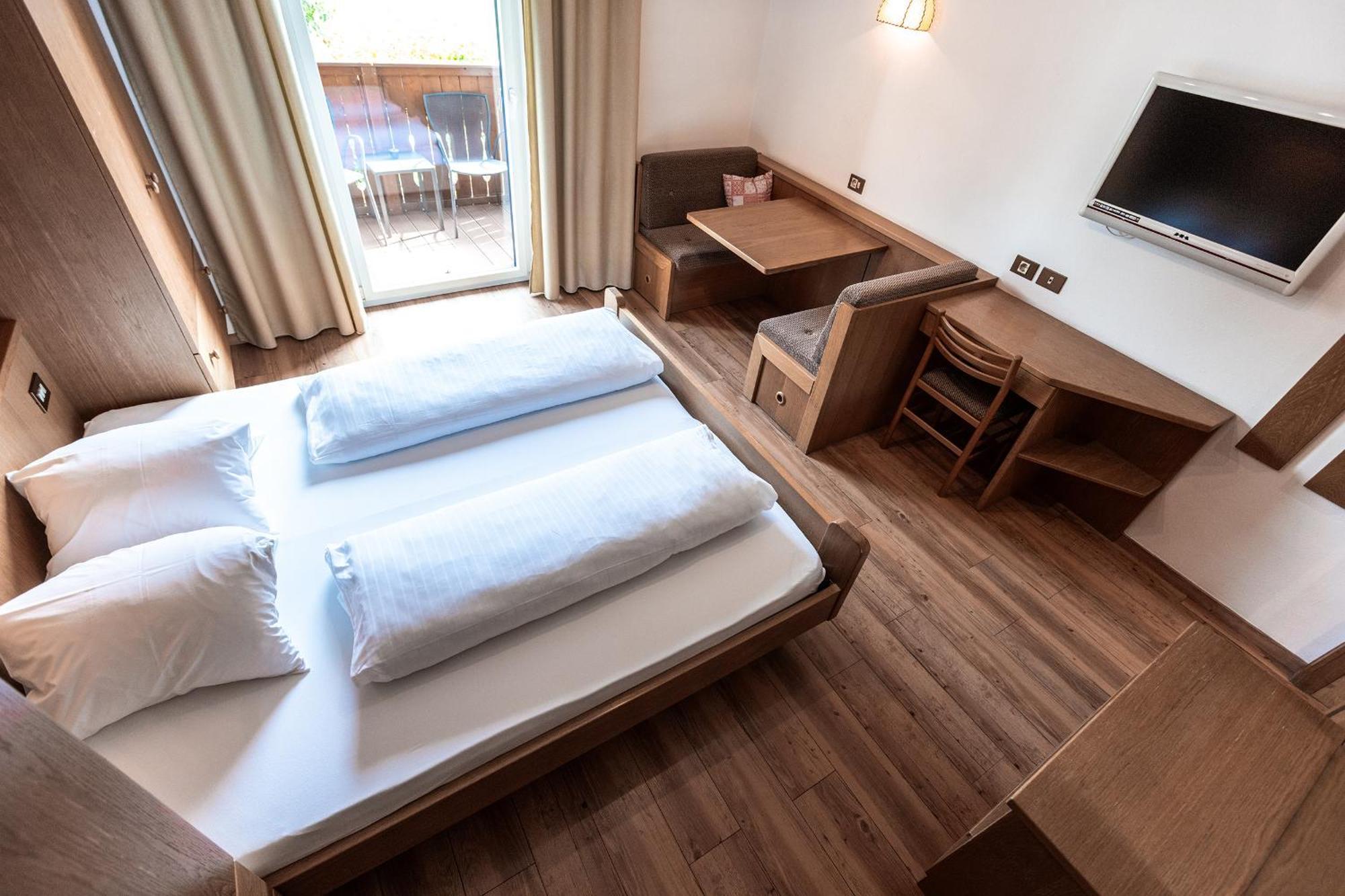 מלטינה Hotel Zum Loewen - Al Leone מראה חיצוני תמונה