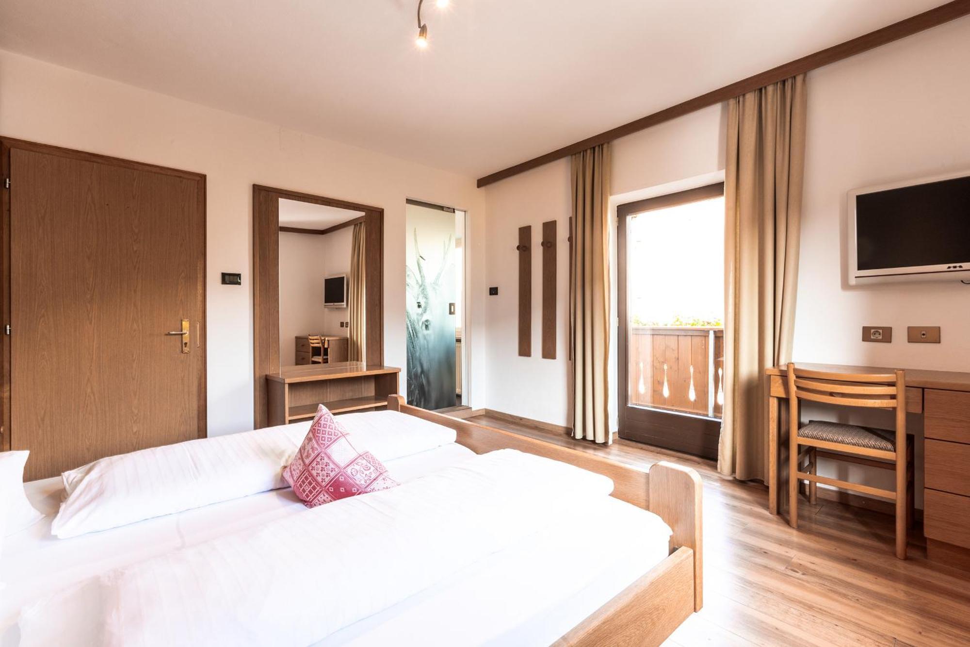 מלטינה Hotel Zum Loewen - Al Leone מראה חיצוני תמונה
